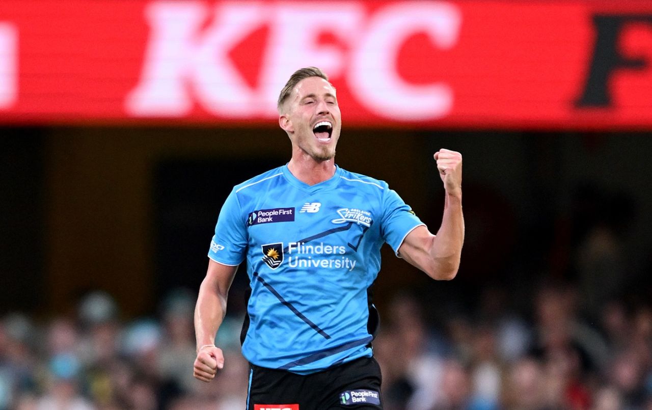 Luke Wood celebrates after getting rid of Colin Munro, Brisbane Heat vs Adelaide Strikers, BBL 2025-26, Brisbane, December 27, 2025