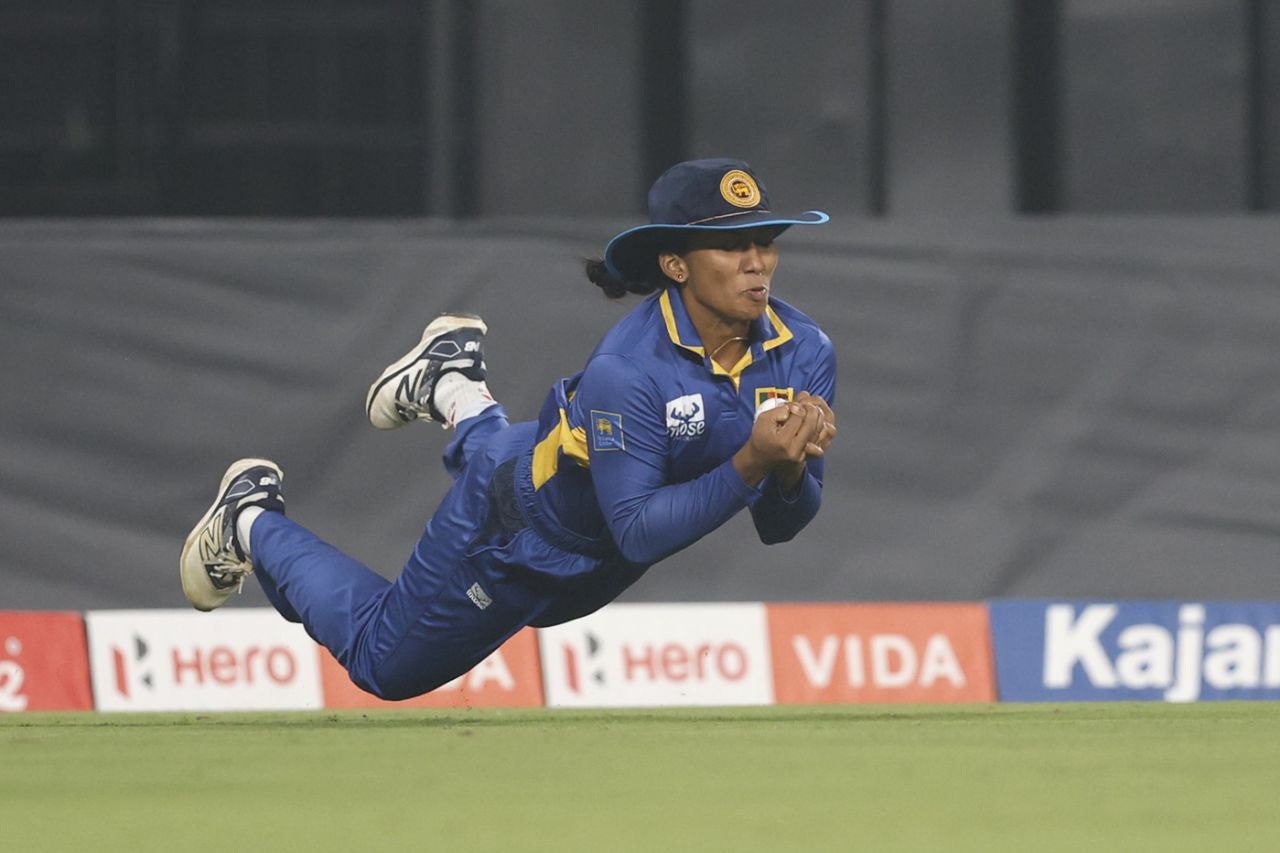 Imesha Dulani took a diving catch to dismiss Shafali Verma, India vs Sri Lanka, 5th Women's T20I, Thiruvananthapuram, December 30, 2025