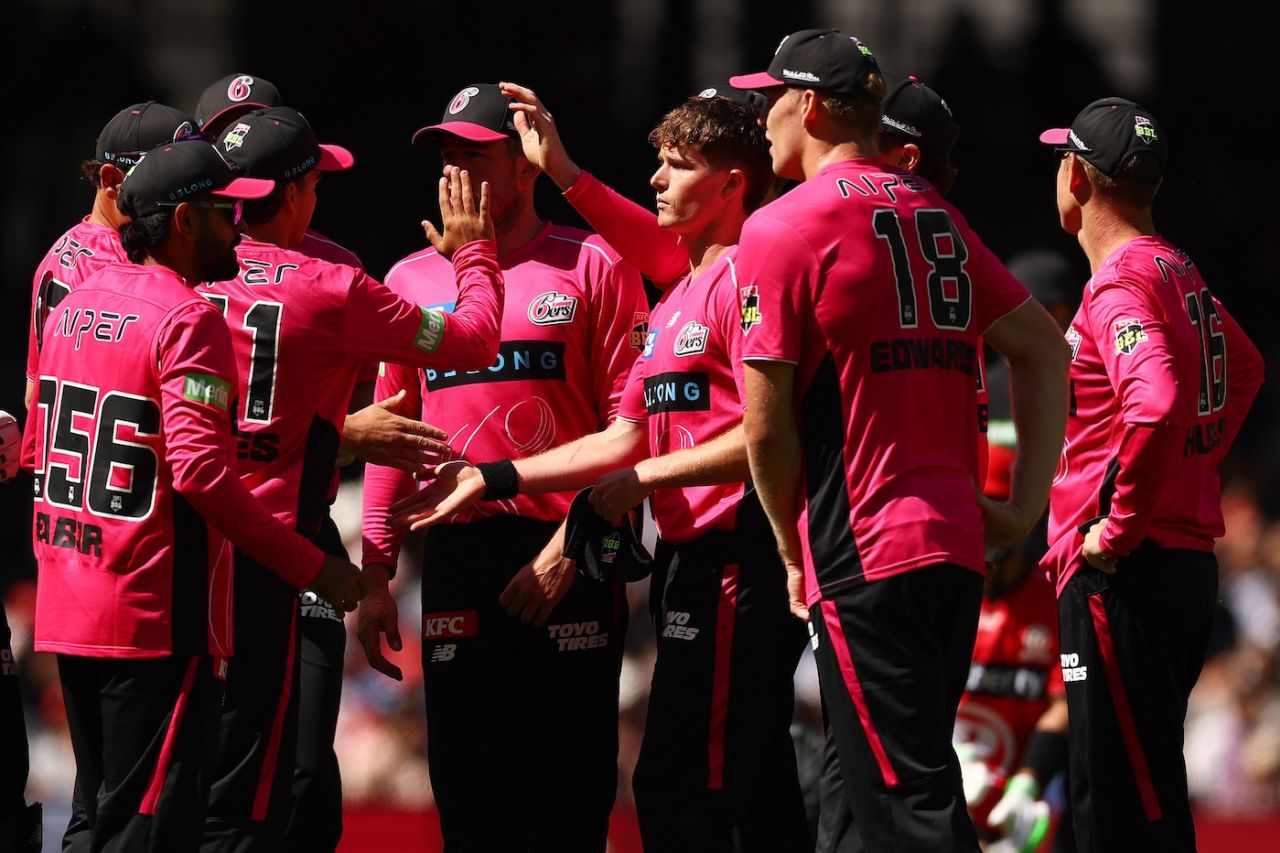 Hayden Kerr removed the dangerous Josh Brown, Melbourne Renegades vs Sydney Sixers, WBBL, Melbourne, January 1, 2026