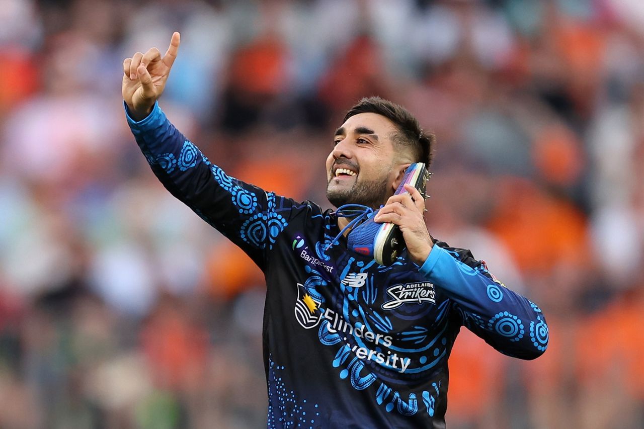 Tabraiz Shamsi celebrates Mitchell Marsh's wicket, Perth Scorchers vs Adelaide Strikers, Perth, BBL, January 4, 2026