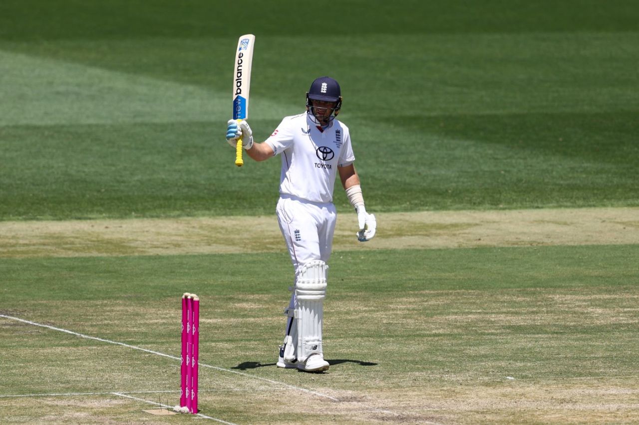 Joe Root celebrates reaching 150, Australia vs England, 5th Test, Sydney, January 5, 2025