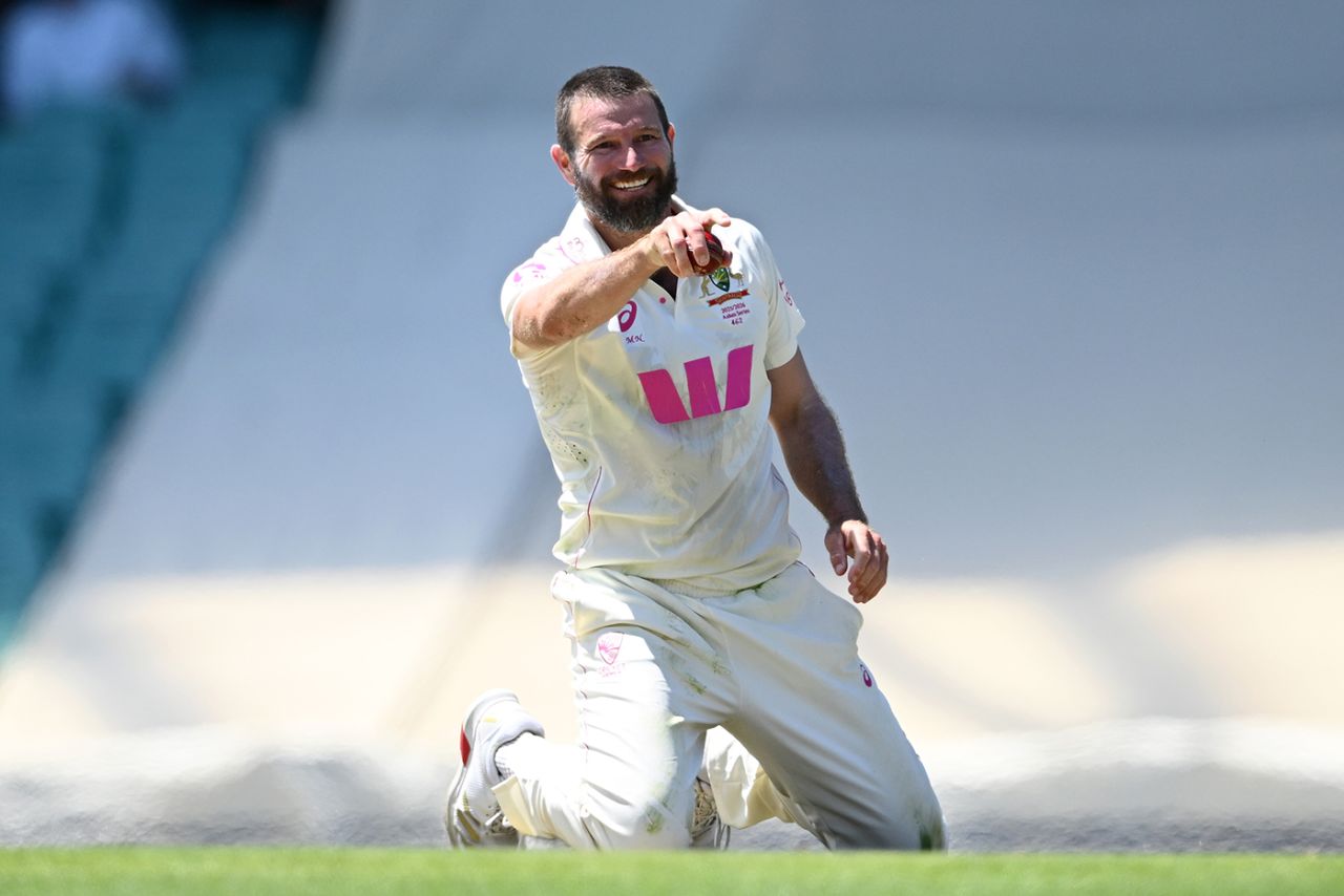Michael Neser took an athletic caught-and-bowled to dismiss Joe Root, Australia vs England, 5th Test, Sydney, January 5, 2025