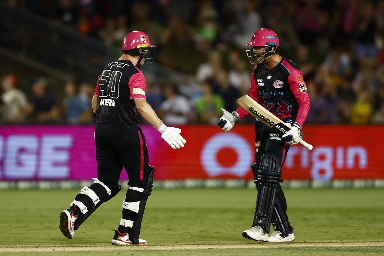 Hayden Kerr and Joel Davies celebrate the win, Sydney Sixers vs Brisbane Heat, Coffs Harbour, BBL, January 5, 2026
