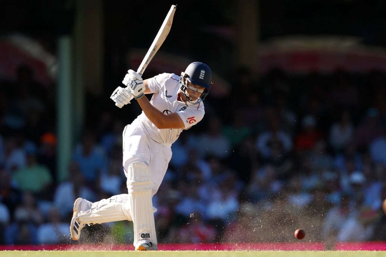 Jacob Bethell drives during his magnificent maiden Test hundred, Australia vs England, 5th Test, Sydney, January 7, 2025