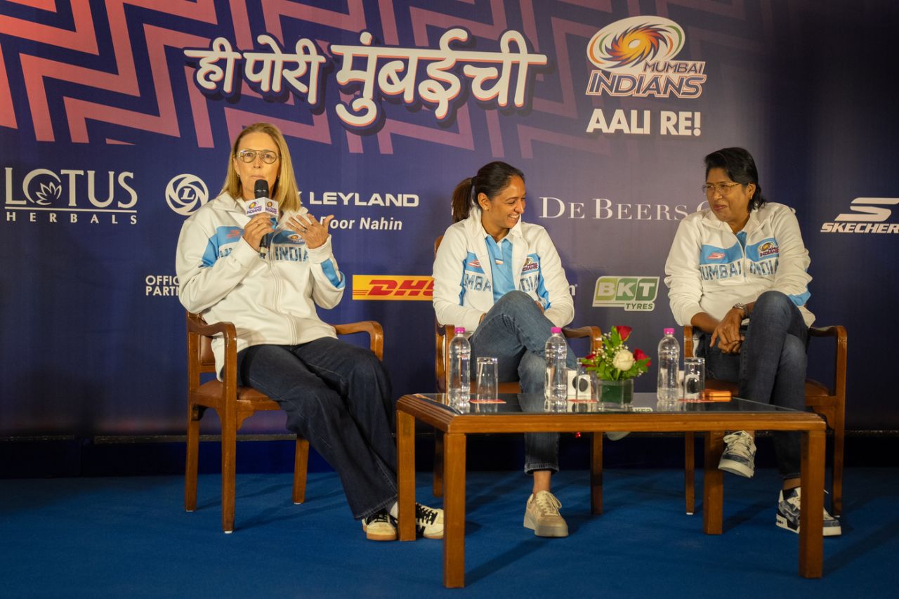 Lisa Keightley, Harmanpreet Kaur and Jhulan Goswami have a chat, Mumbai, January 7, 2025