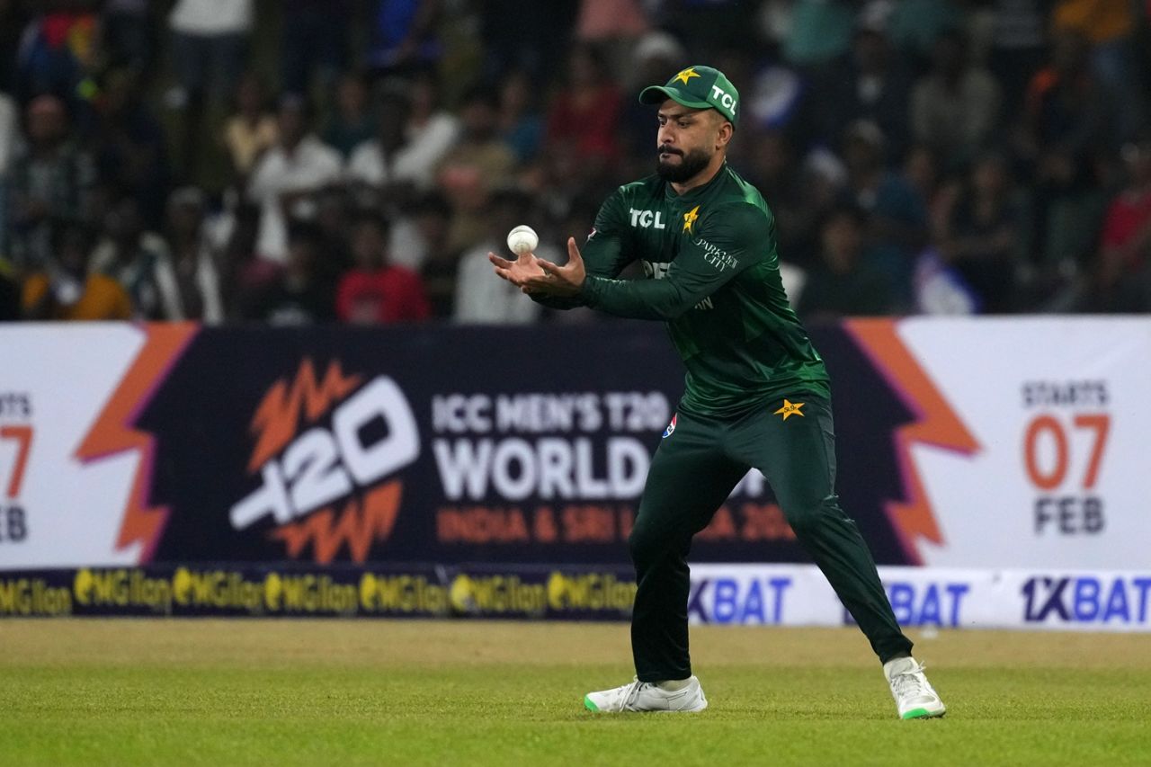 Mohammad Nawaz successfully pulled off a juggling catch, Sri Lanka vs Pakistan, 1st T20I, Dambulla, January 7, 2026