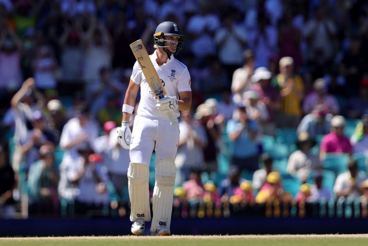 Jacob Bethell celebrates reaching 150, Australia vs England, 5th Test, Sydney, January 8, 2025