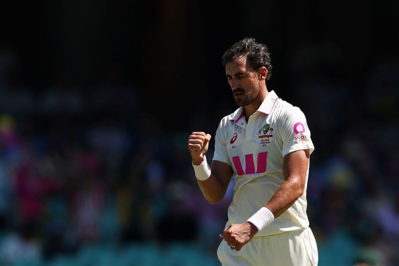 Mitchell Starc celebrates his 30th wicket of the series, Australia vs England, 5th Test, Sydney, January 8, 2025