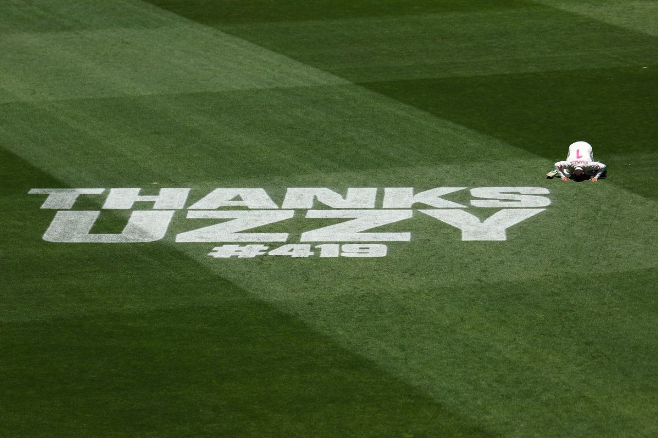 Usman Khawaja kneels and prays on the SCG after being dismissed in Test cricket for the final time, Australia vs England, 5th Test, Sydney, January 8, 2025