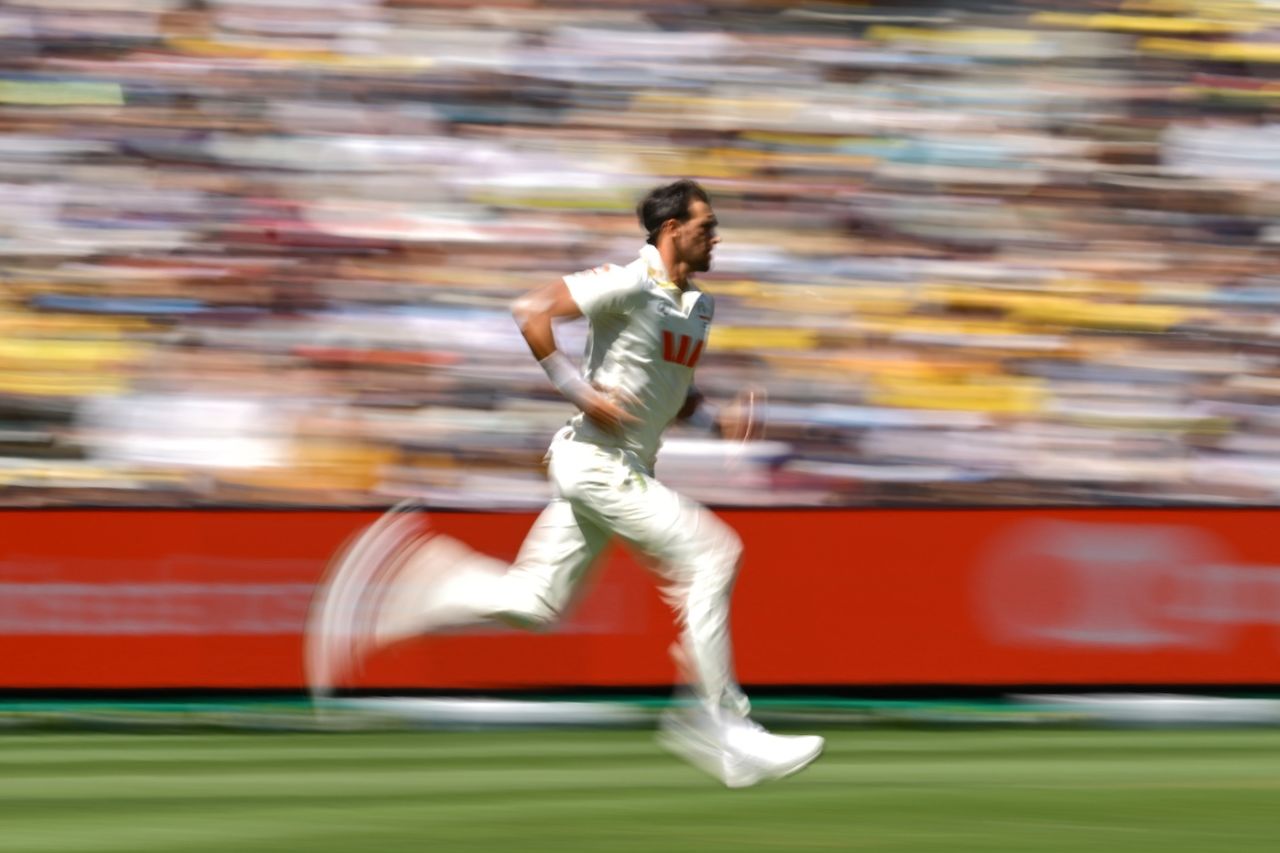 Mitchell Starc steams in, Australia vs England, The Ashes, 4th Test, Melbourne, 1st day, December 26, 2025