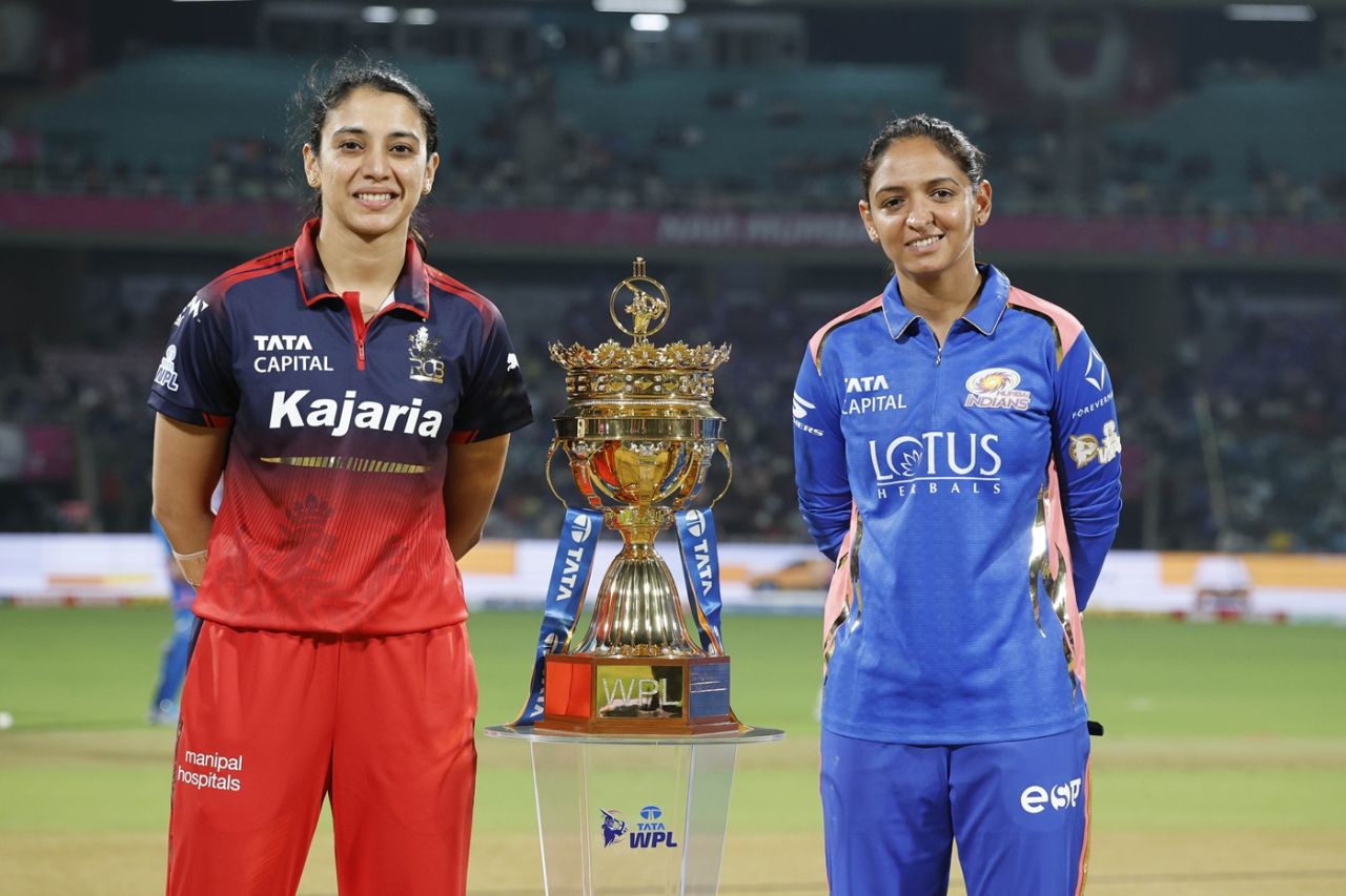 Smriti Mandhana and Harmanpreet Kaur pose with the WPL trophy before toss, Mumbai Indians vs Royal Challengers Bengaluru, WPL, Navi Mumbai, January 9, 2026