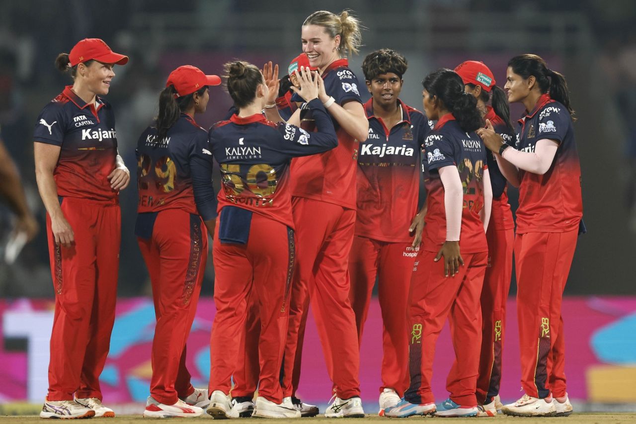 Lauren Bell was miserly with the new ball and also bagged a wicket in the powerplay, Mumbai Indians vs Royal Challengers Bengaluru, WPL, Navi Mumbai, January 9, 2026