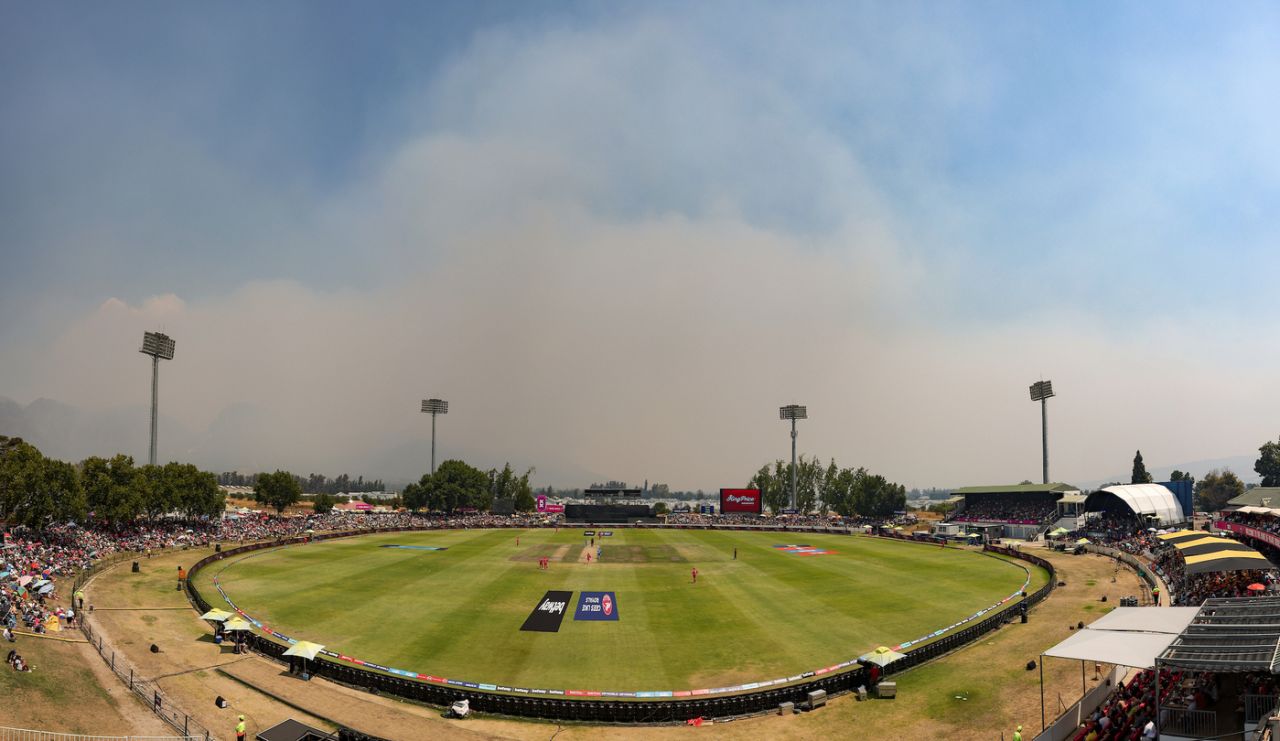 Haze drifts in from the mountain fire beyond Boland Park, Paarl Royals vs Pretoria Capitals, Paarl, January 10, 2026