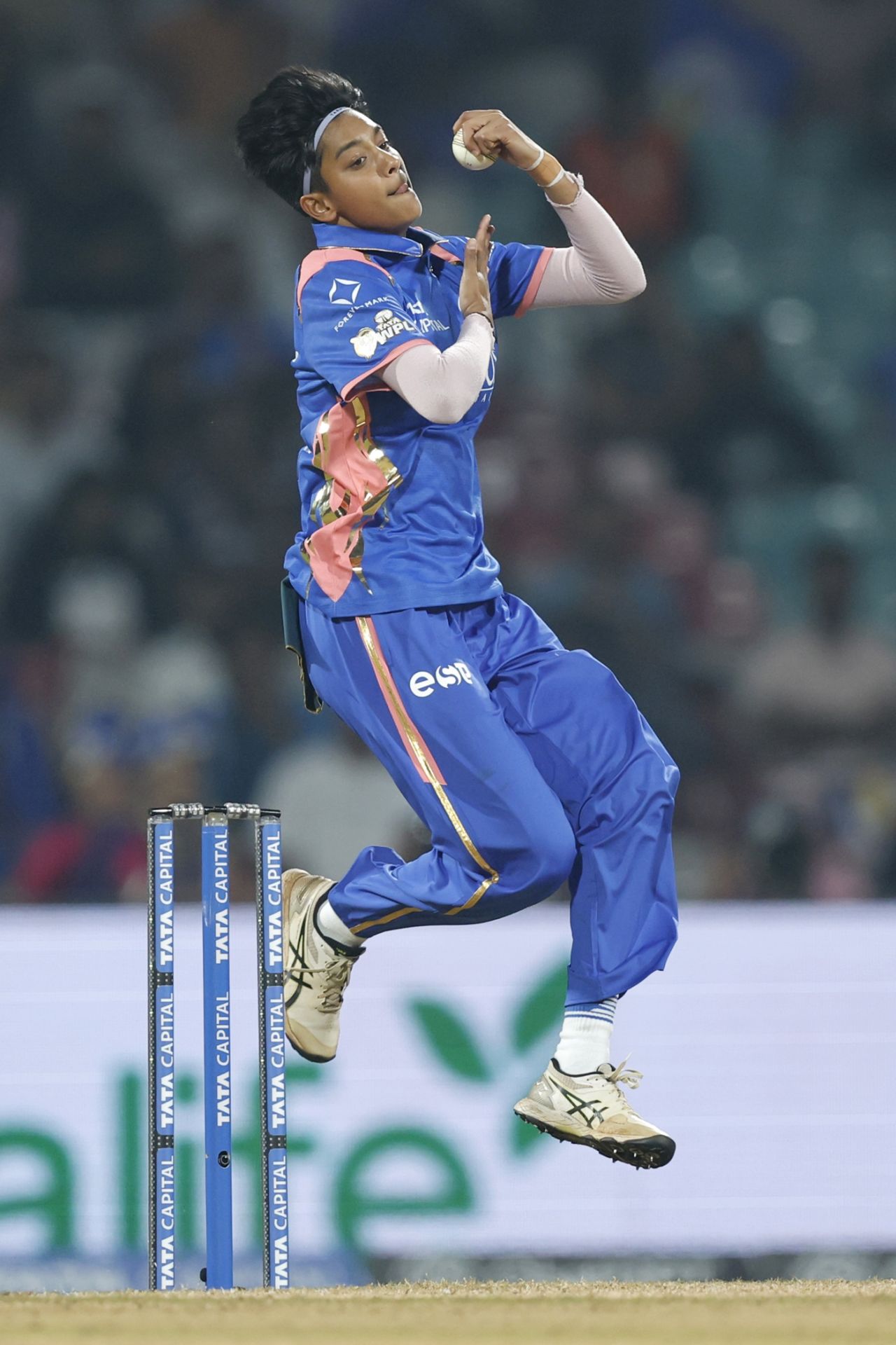 Triveni Vasistha bowls on WPL debut, Mumbai Indians vs Delhi Capitals, WPL 2026, Mumbai, January 10, 2026