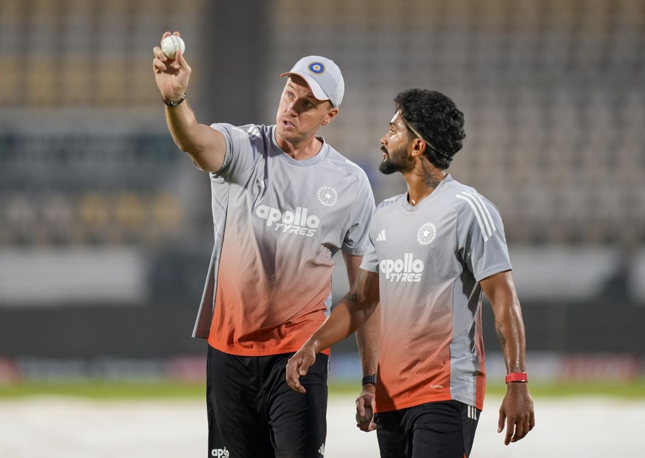 India bowling coach Morne Morkel has a chat with Nitish Reddy, Rajkot, January 13, 2026