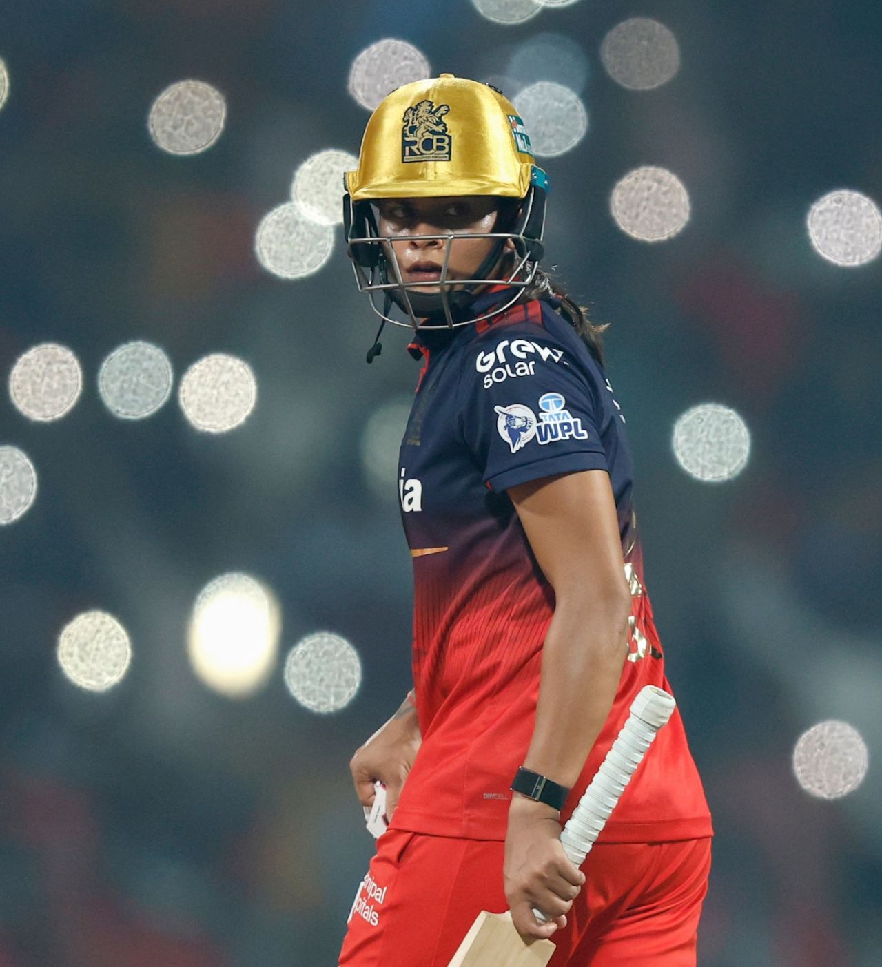 Radha Yadav checks out the surroundings, Gujarat Giants vs Royal Challengers Bengaluru, WPL, Navi Mumbai, January 16, 2026