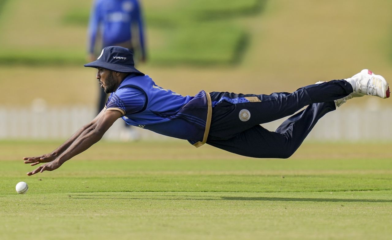 Chetan Sakariya puts in a dive to stop the ball, Punjab vs Saurashtra, Vijay Hazare Trophy semi-final, Bengaluru, January 16, 2026