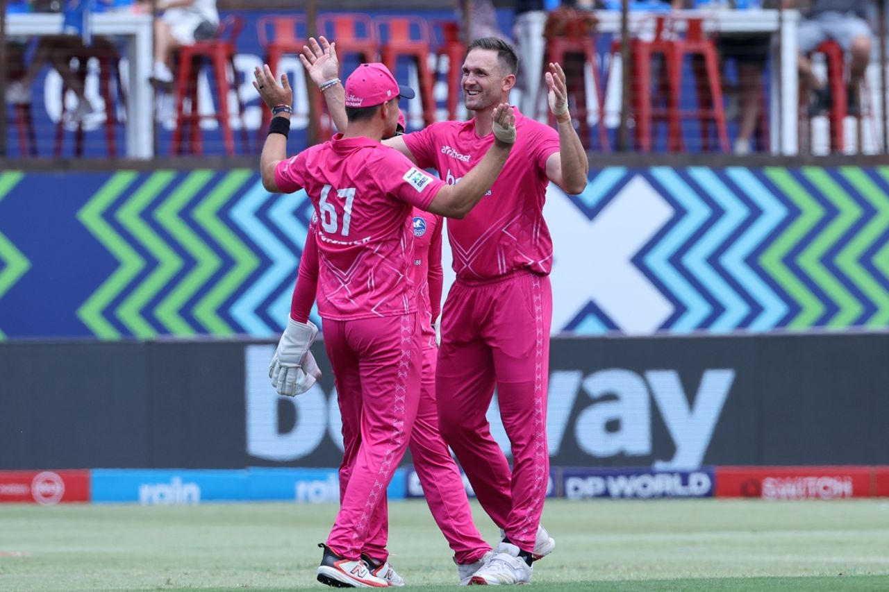 Hardus Viljeon struck with his first ball in the game, Durban's Super Giants vs Paarl Royals, SA20, Durban, January 17, 2025