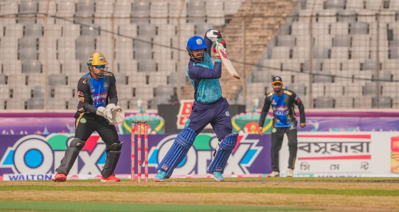 Hassan Eisakhil punches on his way to a hundred, Noakhali Express vs Rangpur Riders, BPL, Mirpur, January 18, 2026
