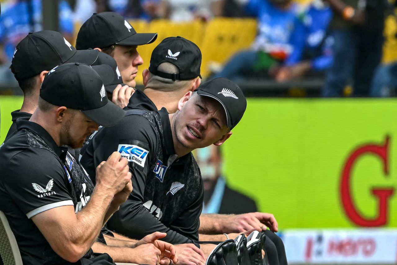 Captain Michael Bracewell has a chat ahead of the game, India vs New Zealand, 3rd ODI, Indore, January 18, 2026