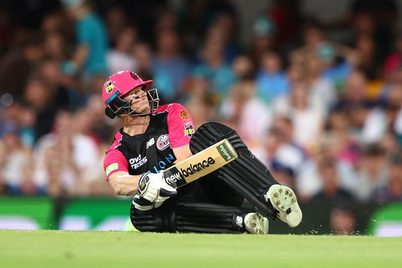 Steven Smith plays a rolling scoop, Brisbane Heat vs Sydney Sixers, BBL, Brisbane, December 18, 2025