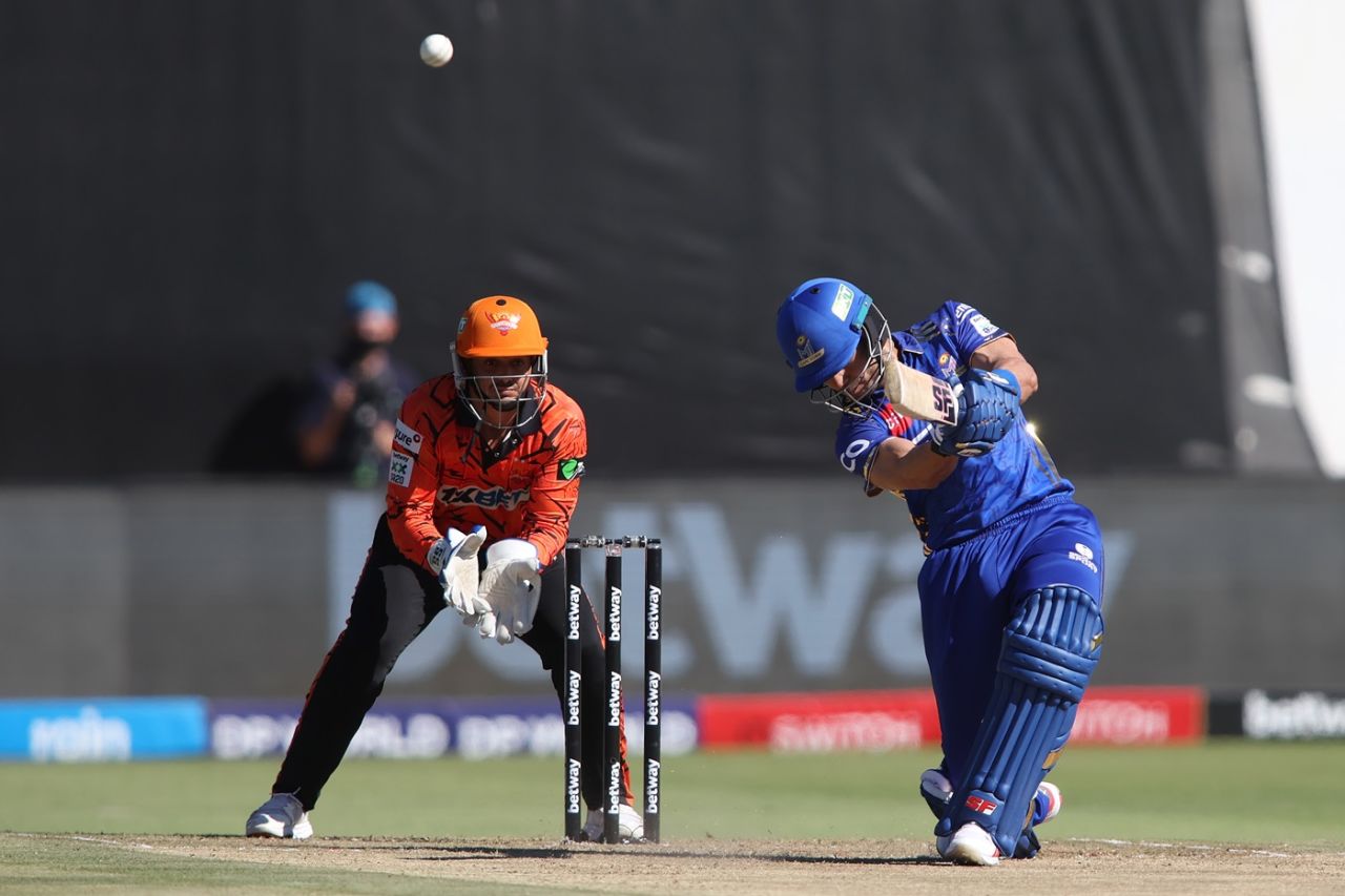 Reeza Hendricks lofts one over long-off, Sunrisers Eastern Cape vs MI Cape Town, SA20, Gqeberha, January 18, 2026