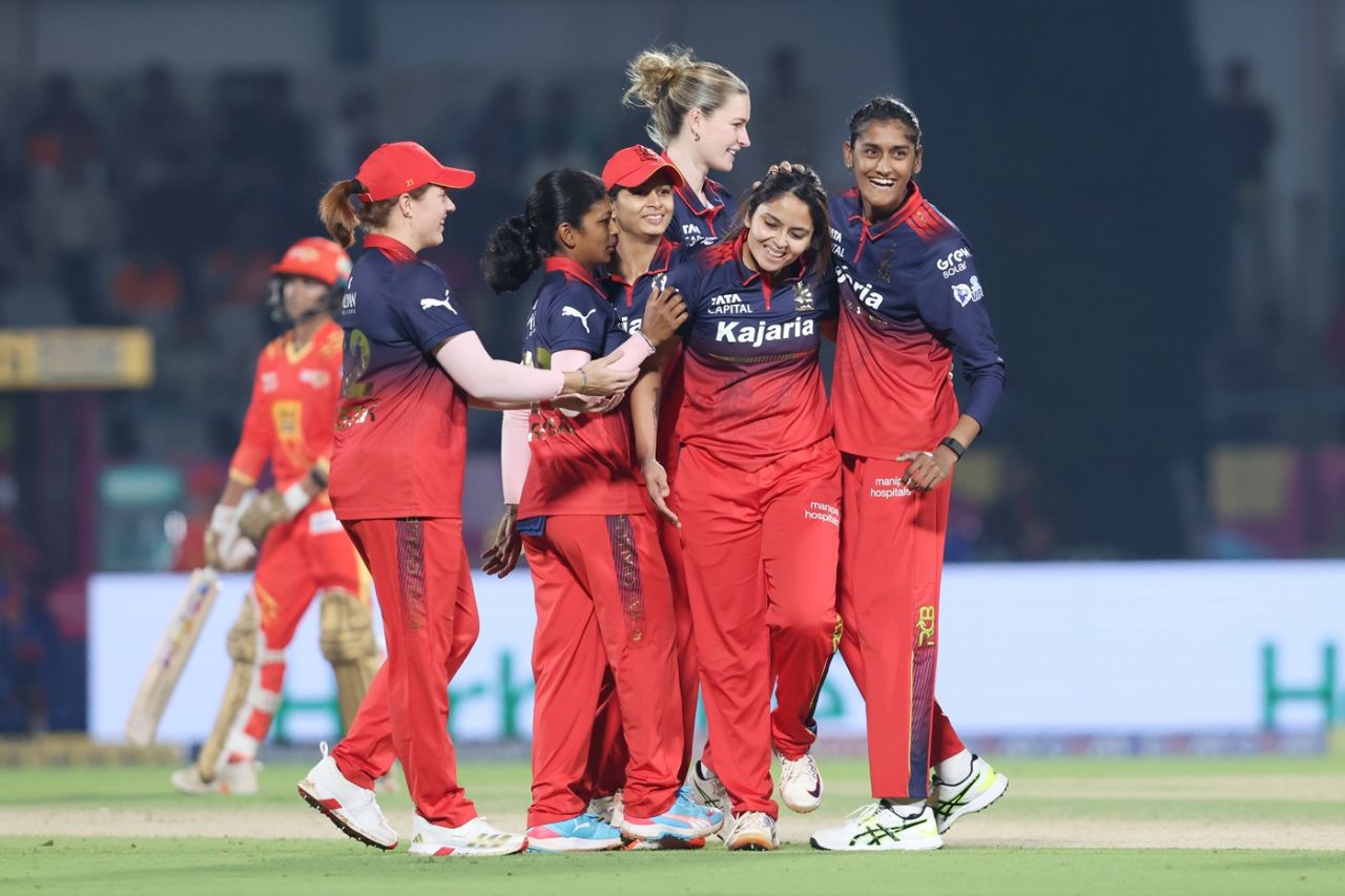 The RCB players celebrate the wicket of Sophie Devine, Gujarat Giants vs Royal Challengers Bengaluru, WPL 2026, January 19, 2026