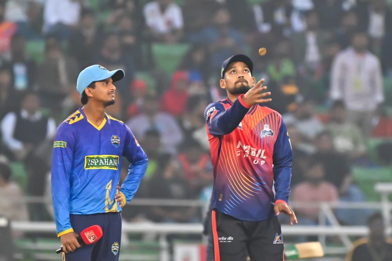 Najmul Hossain Shanto gives the coin a flip, Chattogram Royals vs Rajshahi Warriors, BPL, Qualifier 1, Dhaka, January 20, 2026