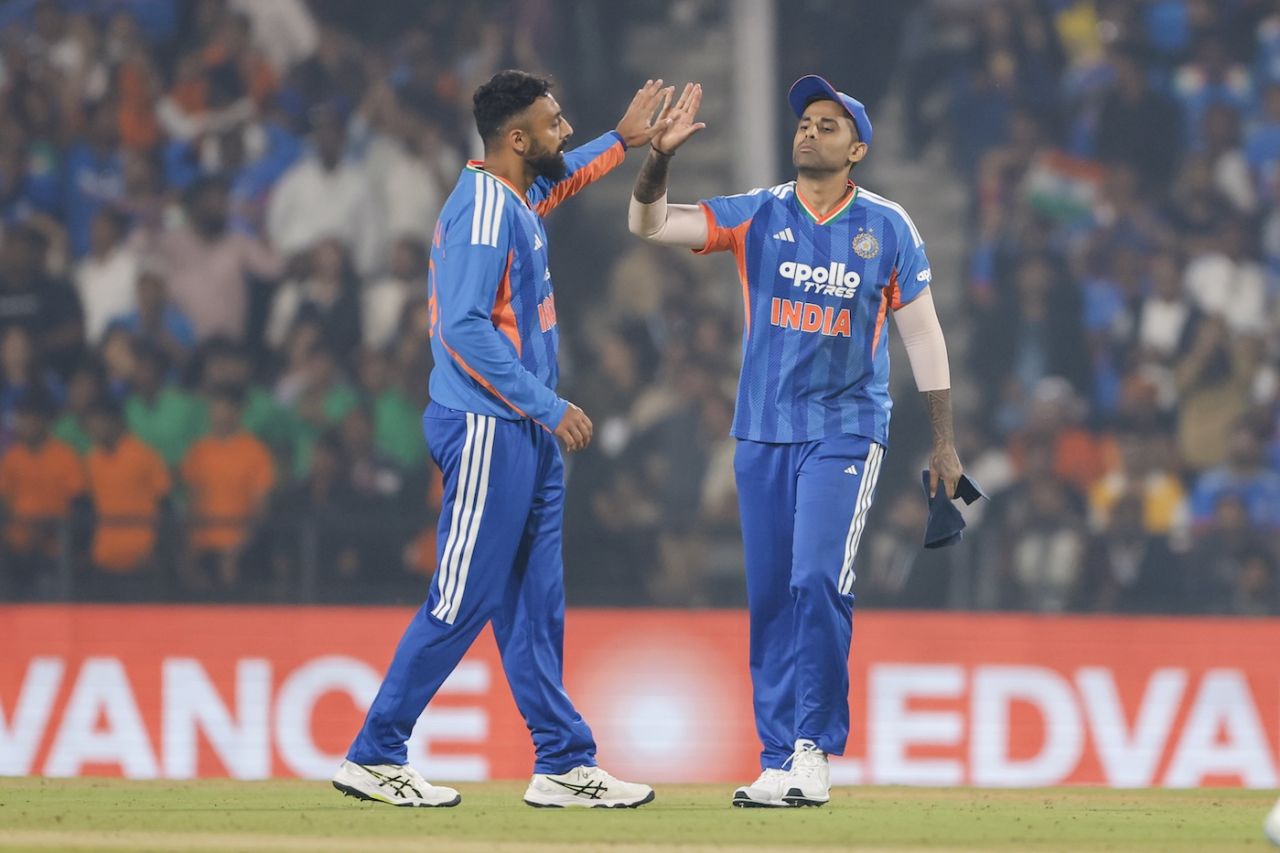 Varun Chakravarthy and Suryakumar Yadav celebrate the fall of Tim Robinson, India vs New Zealand, 1st T20I, Nagpur, January 21, 2026