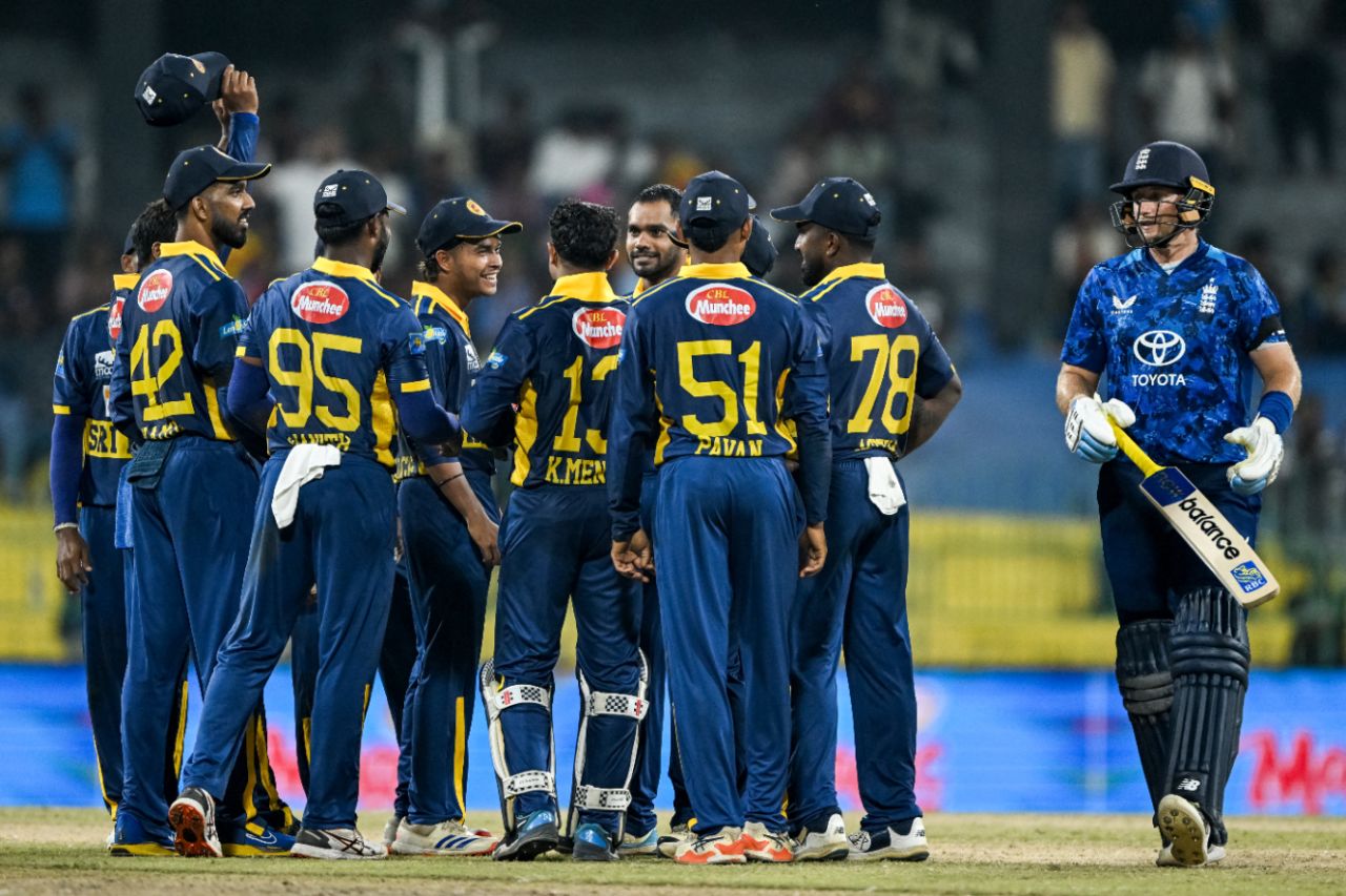 Joe Root fell lbw to Dhananjaya de Silva as England faltered, Sri Lanka vs England, 1st ODI, Colombo, January 22, 2026