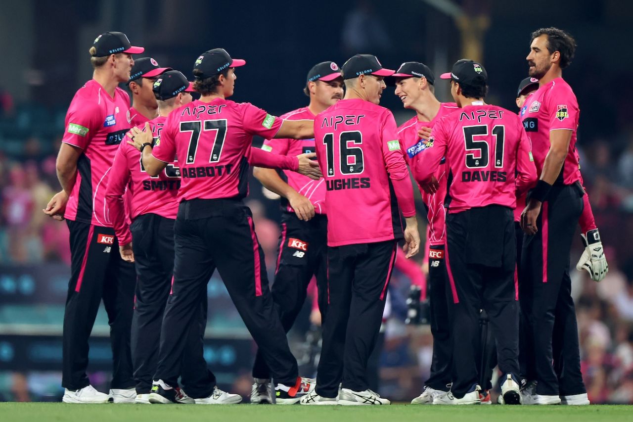 Mitchell Starc sent back Mitchell Owen, Hobart Hurricanes vs Sydney Sixers, BBL Challenger, Sydney, December 23, 2025