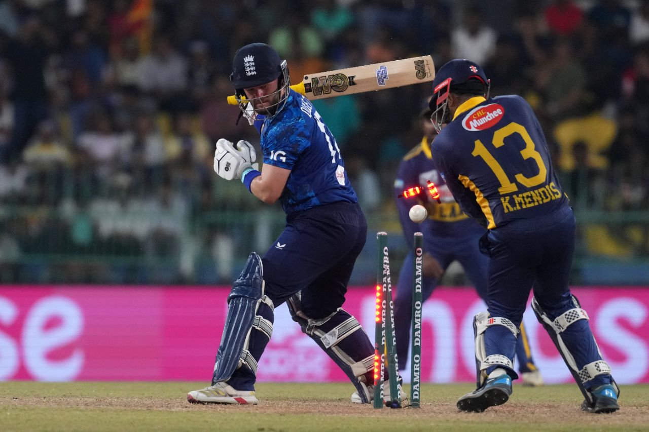 Ben Duckett was bowled by Jeffrey Vandersay, Sri Lanka vs England, 2nd ODI, Colombo, January 24, 2026