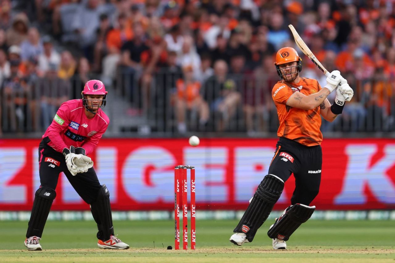 Finn Allen punches off the back foot, Perth Scorchers vs Sydney Sixers, BBL, Final, Optus Stadium, January 25, 2026