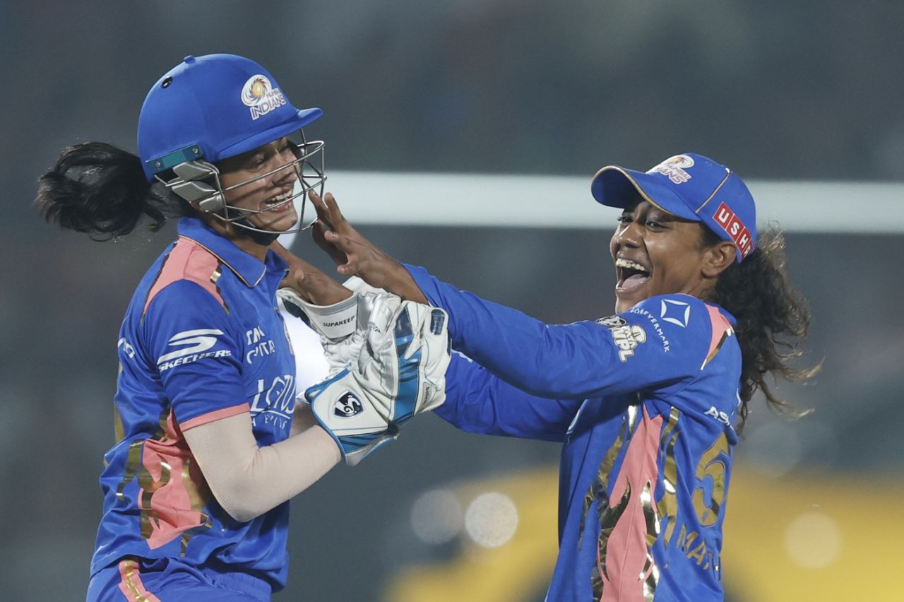 Hayley Matthews picked up three wickets in her first two overs, Mumbai Indians vs Royal Challengers Bengaluru, WPL 2026, Vadodara, January 26, 2026
