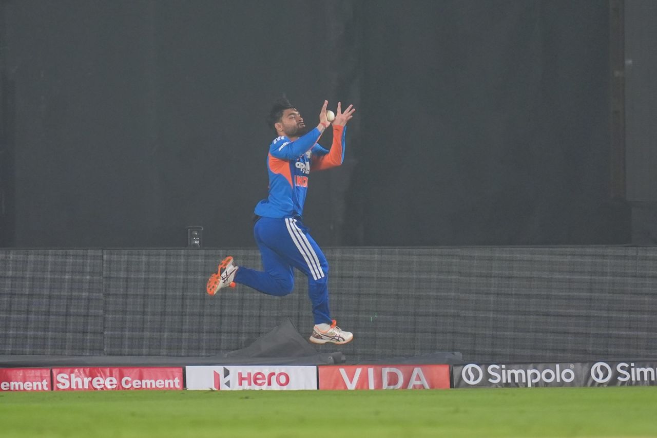 Rinku Singh takes Glenn Phillips' catch, India vs New Zealand, 4th T20I, Visakhapatnam, January 28, 2026
