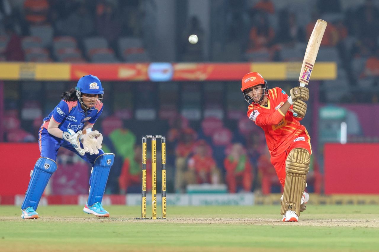 Anushka Sharma goes over the in-field, Gujarat Giants vs Mumbai Indians, WPL, Vadodara, January 30, 2026