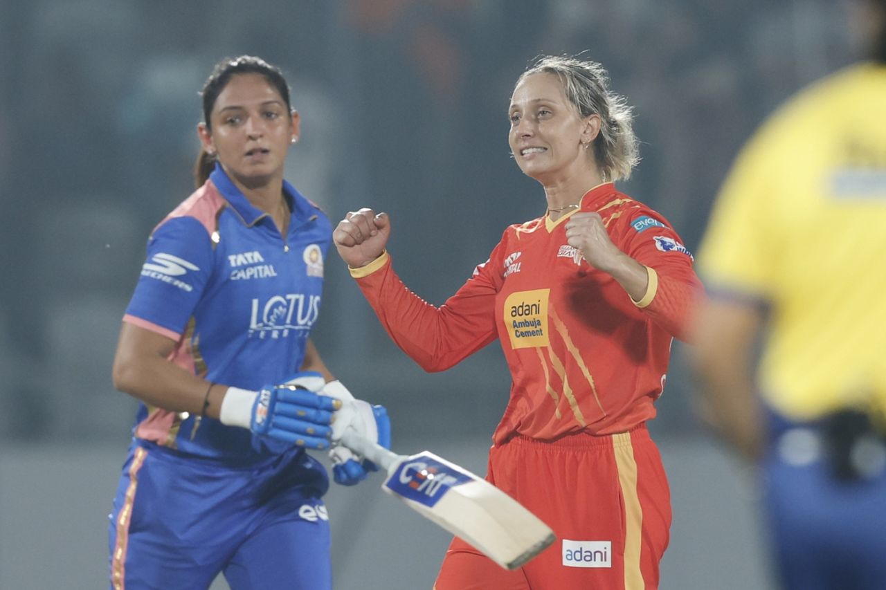 Ashleigh Gardner bowled the final over and sealed the win for her side, Gujarat Giants vs Mumbai Indians, WPL, Vadodara, January 30, 2026