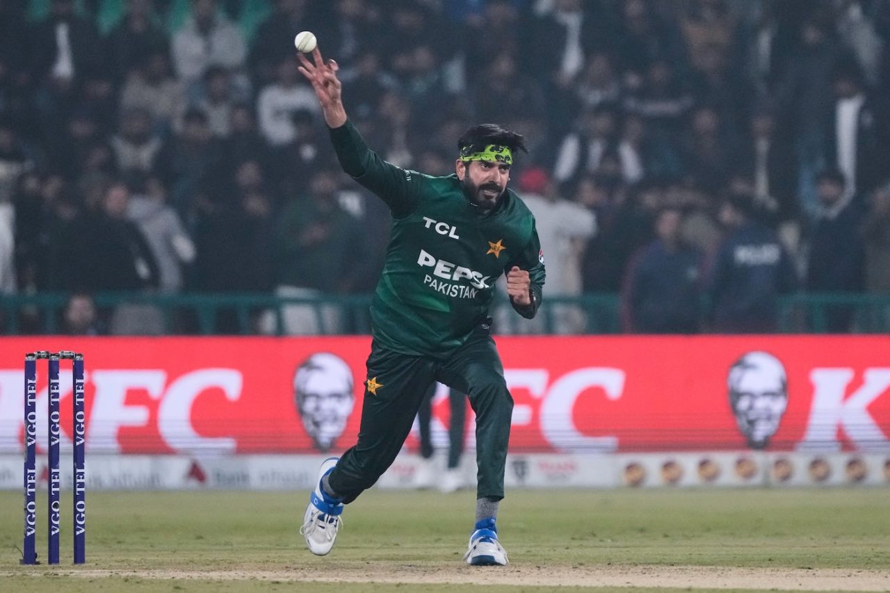 Usman Tariq sends down a delivery, Pakistan vs Australia, 2nd T20I, Lahore, January 31, 2026