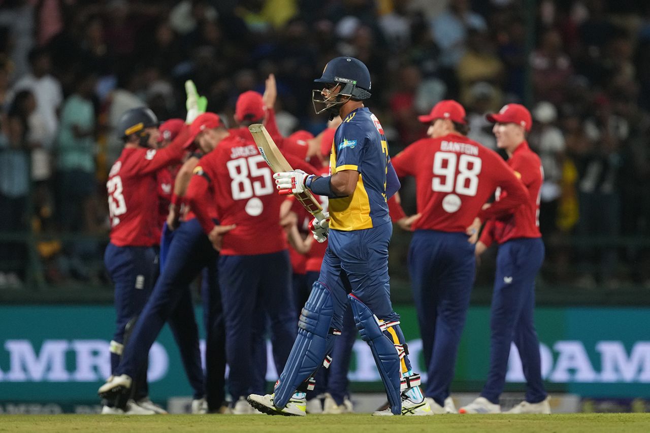 Sri Lanka vs England: 3rd T20I Full Match Highlights