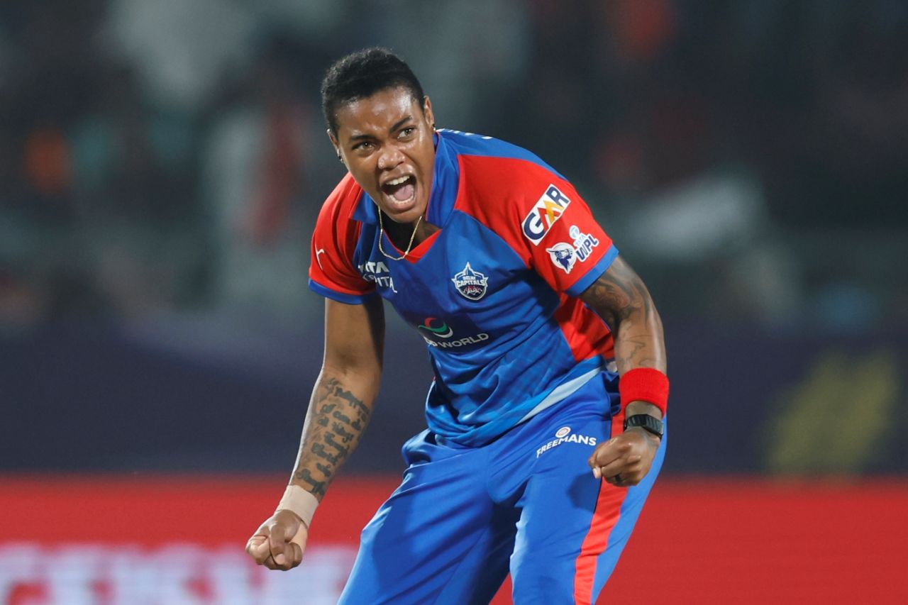 The final sparked to life when Chinelle Henry took the late wicket of Smriti Mandhana, Royal Challengers Bengaluru vs Delhi Capitals, WPL 2026, final, Vadodara, February 5, 2026