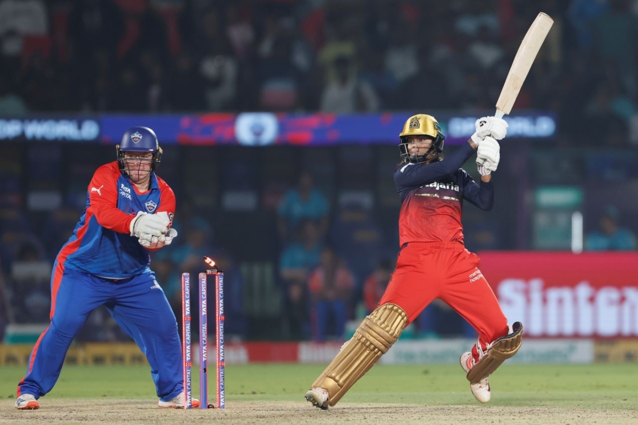 Radha Yadav hits the winning boundary, with an errant bail adding a dash of drama, Royal Challengers Bengaluru vs Delhi Capitals, WPL 2026, final, Vadodara, February 5, 2026