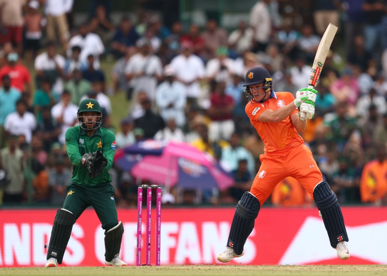 Bas de Leede powers the ball away, Netherlands vs Pakistan, T20 World Cup, Colombo, February 7, 2026
