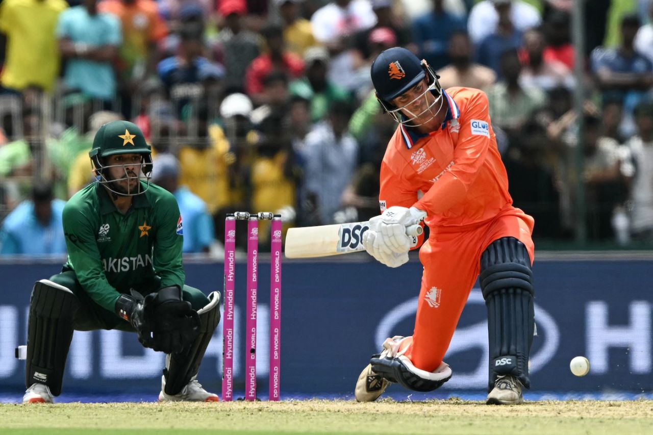Scott Edwards gets down to play a sweep, Netherlands vs Pakistan, T20 World Cup, Colombo, February 7, 2026