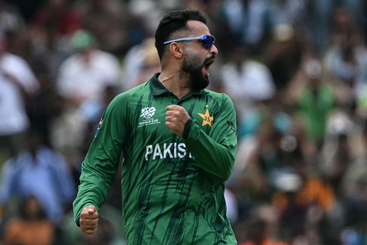 Mohammad Nawaz celebrates after sending back Bas de Leede, Netherlands vs Pakistan, T20 World Cup, Colombo, February 7, 2026