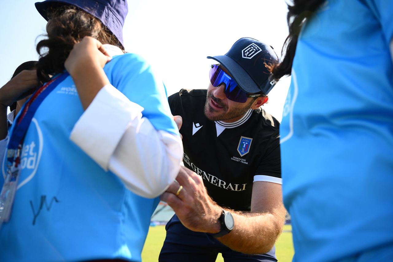 Grant Stewart signs autographs ahead of Italy's World Cup debut, Italy vs Scotland, Men's T20 World Cup, Kolkata, February 8, 2026