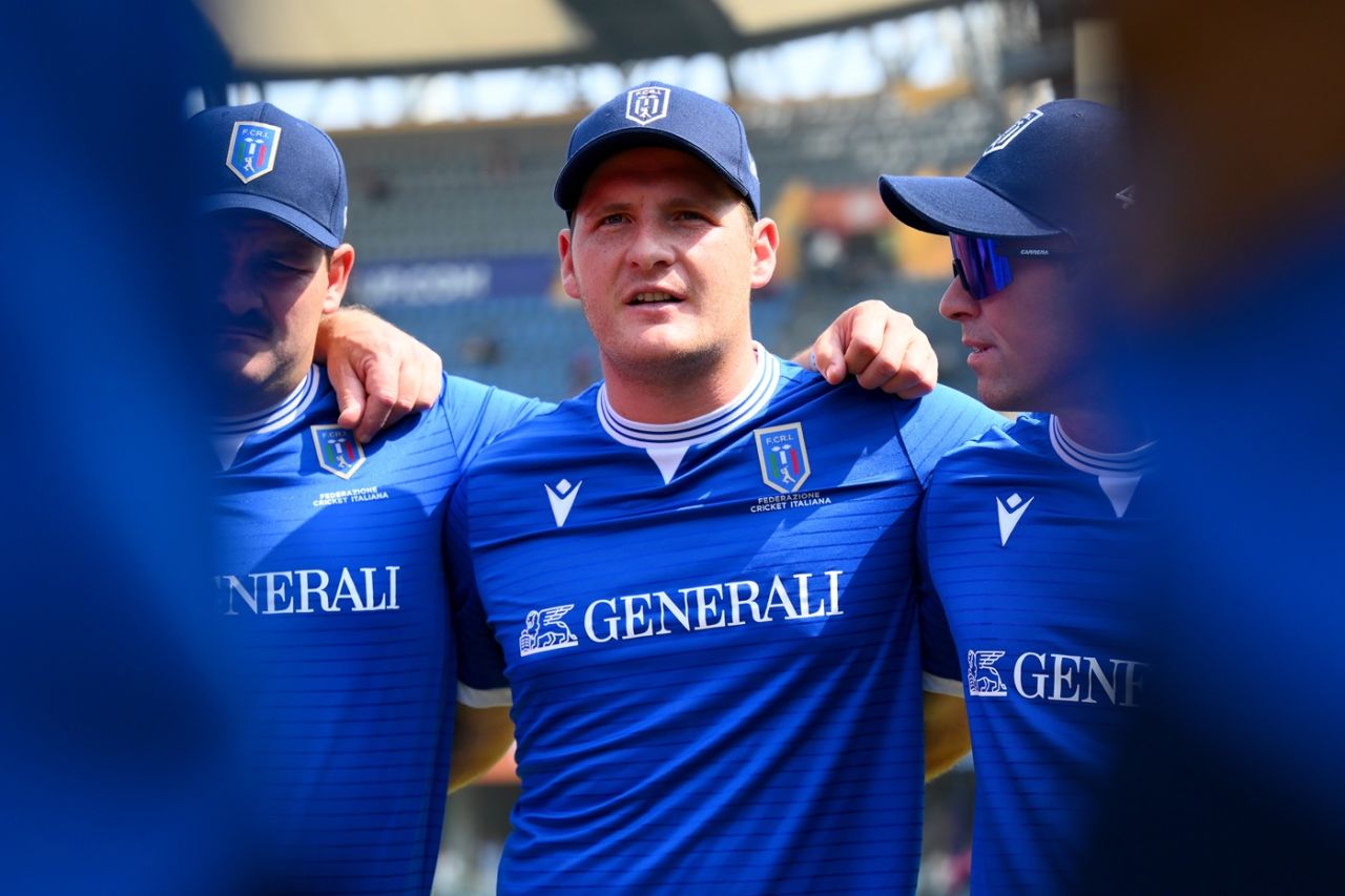 Harry Manenti leads the Italy team huddle, Nepal vs Italy, T20 World Cup, Mumbai, February 12, 2026