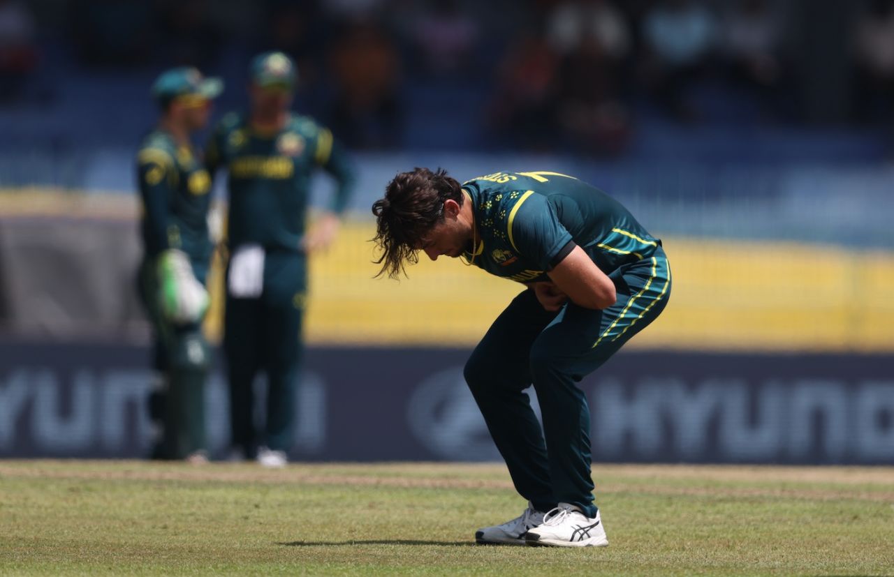 Marcus Stoinis copped a blow trying to take a catch off his own bowling, Australia vs Zimbabwe, T20 World Cup, Colombo, February 13, 2026