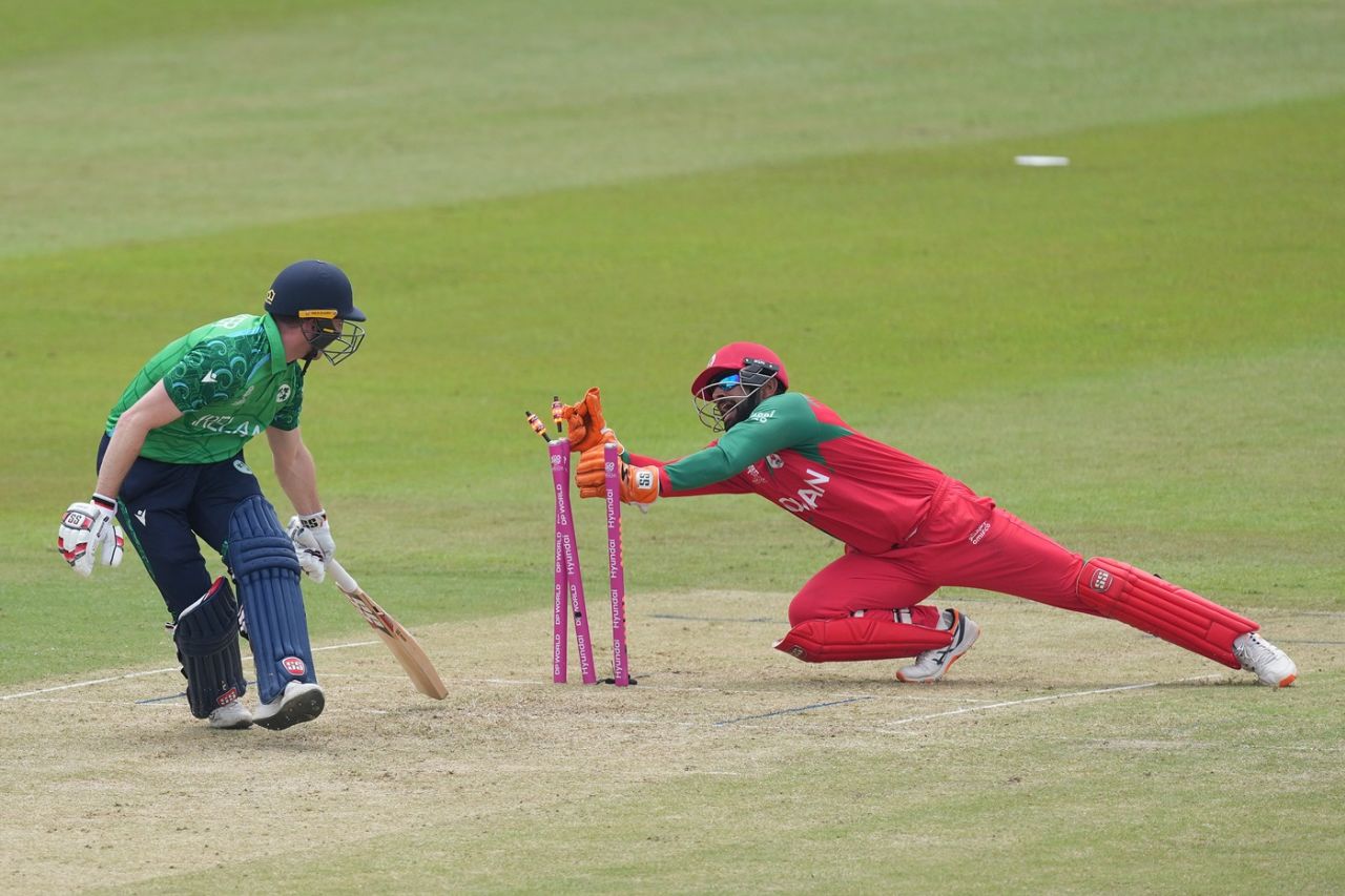 Lorcan Tucker was lucky to survive after Vinayak Shukla wasn't in control while trying to effect the stumping, Ireland vs Oman, T20 World Cup, Colombo, February 14, 2026