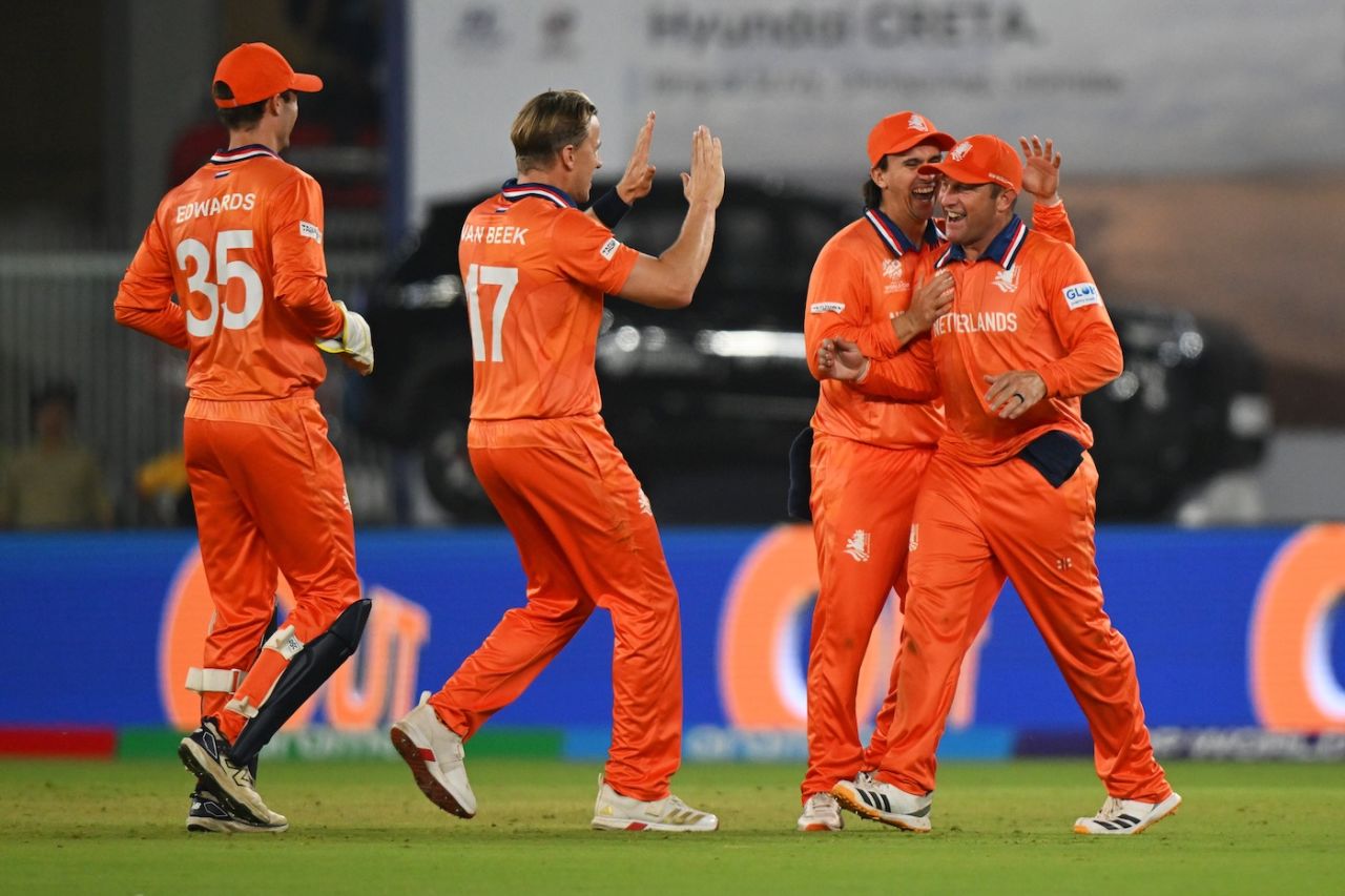 Roelof van der Merwe took a stunning catch to get congratulated by team-mates, India vs Netherlands, T20 World Cup, Ahmedabad, February 18, 2026