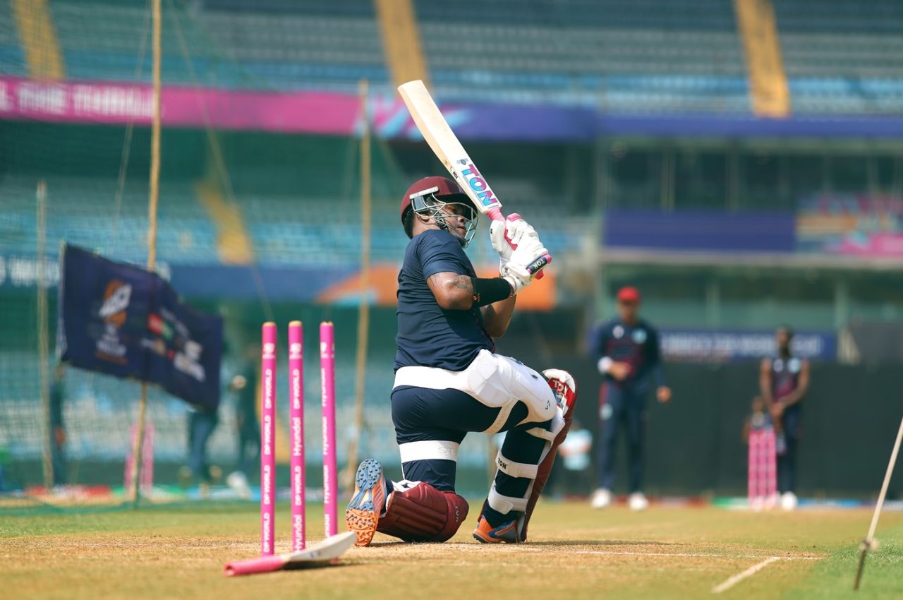 শিমরন হেটমায়ার ব্যাটিং সুইপ করে এসেছেন, ওয়েস্ট ইন্ডিজ বনাম জিম্বাবুয়ে, পুরুষদের টি-টোয়েন্টি বিশ্বকাপ, মুম্বাই, 22 ফেব্রুয়ারি 2026